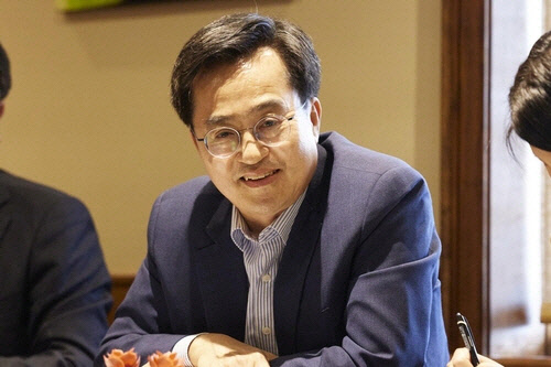 김동연 경기도지사가 14일(현지시간) 미국 워싱턴DC 인근 식당에서 특파원 간담회를 하고 있다. [연합뉴스]